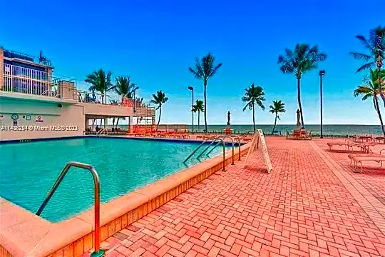 2301 S Ocean Dr #1606 Photo 2