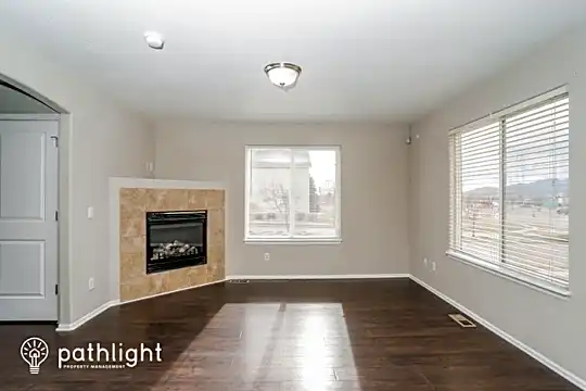 2728 Sierra Springs Dr Photo 2