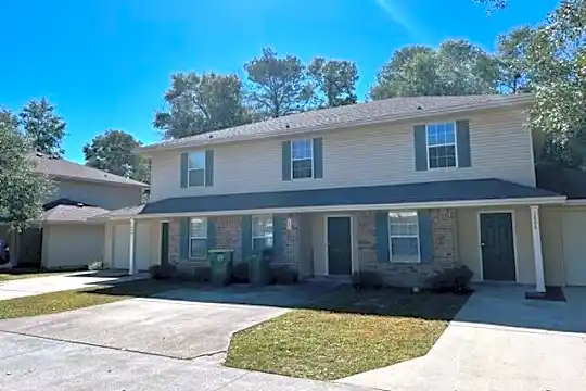 1808 Treeline Ct Photo 2