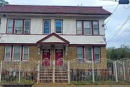 211 Maple Ave Photo 1