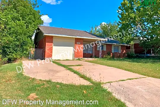 2709 NW Hilltop Dr Photo 2
