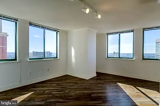 414 Water St #2702 Photo 2