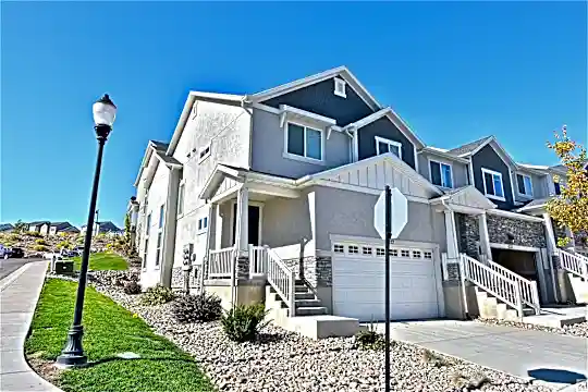 4327 W Bronson Ln Photo 2