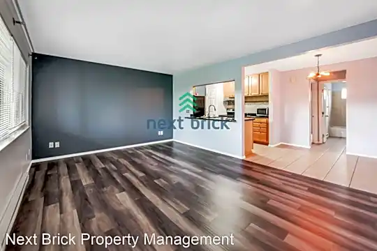 1902 S Yakima Ave Photo 2