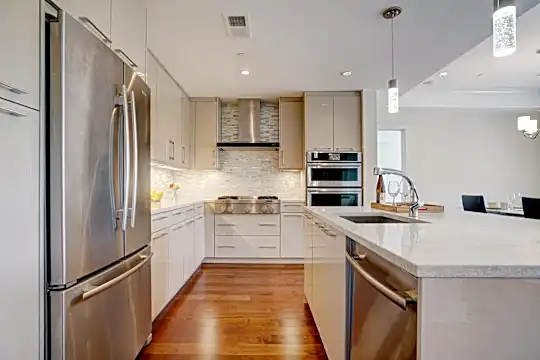 150 Henley Pl #204 Photo 2