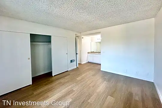 10621 Bolsa Ave Photo 2