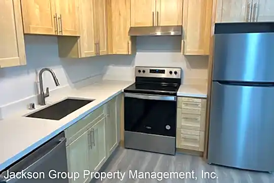 464 Lincoln Cir Photo 2
