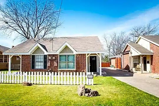 209 N Bradley St #A Photo 2