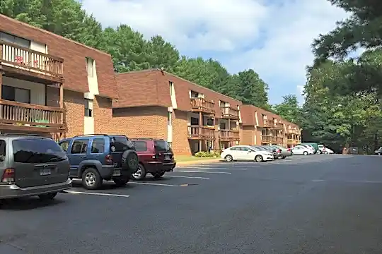 Hill Court Apartments Photo 1