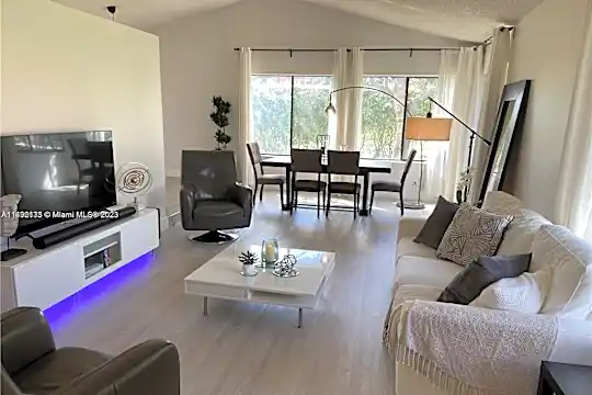 505 Patio Village Way Photo 1