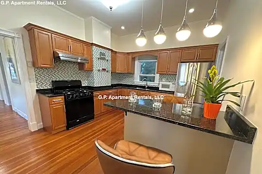 16 Lynde St Photo 2