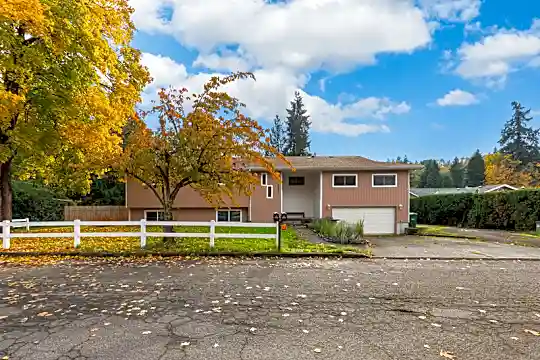4688 SE Brae St - B Photo 2