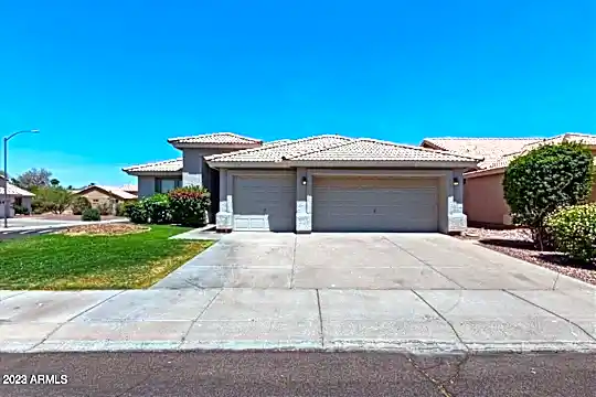 4052 W Potter Dr Photo 1
