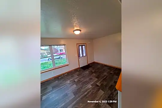 2418 Ernest Ave Photo 2