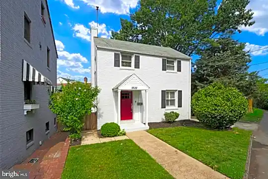 5522 Blair Rd NE Photo 1