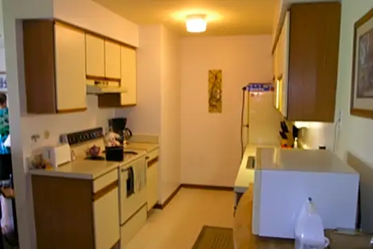 Greenwoods Apartments Photo 2