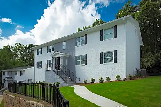 Pharr Manor Photo 2