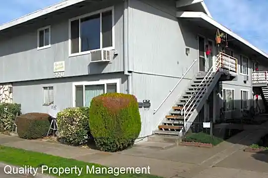 220 N Ivy St Photo 1