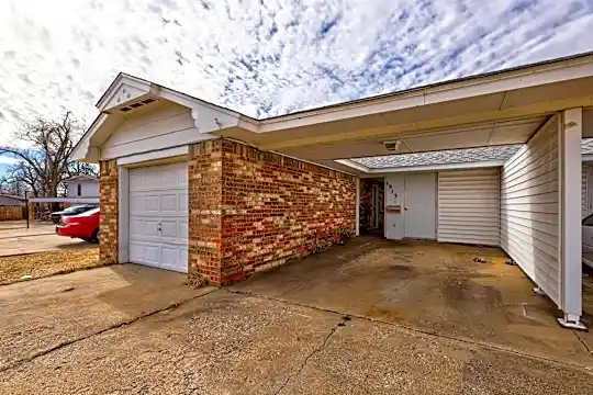 1913 N Moulton Ct Photo 2
