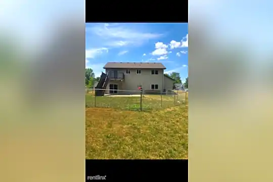 524 Emerson Ave N Photo 2