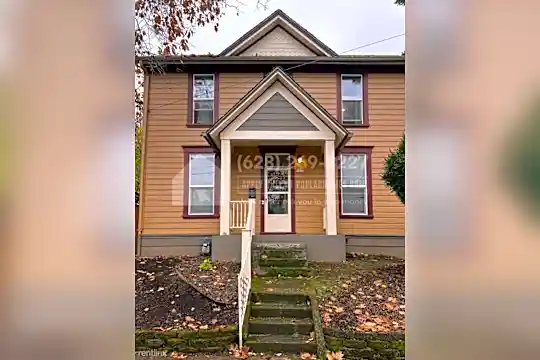5622 SE Oak St Photo 1