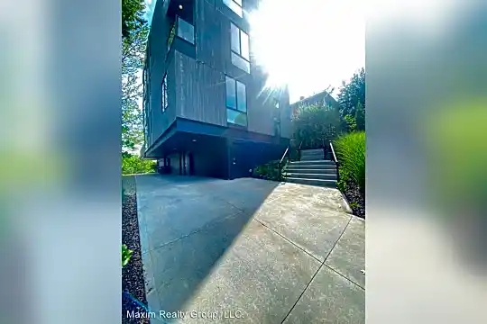 4629 Capitol Ave Photo 2