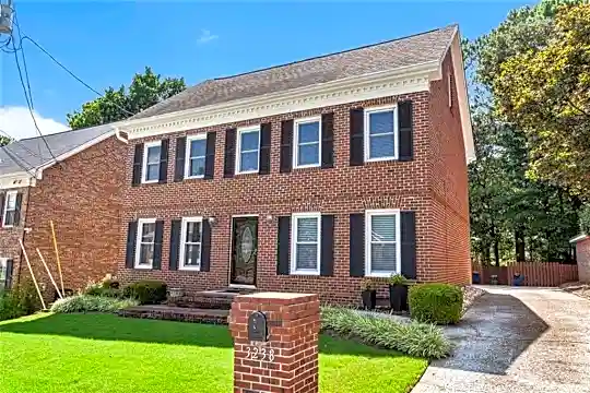 3238 Henderson Walk Photo 1