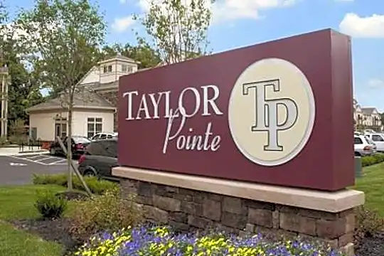 Taylor Pointe Apartments Photo 2