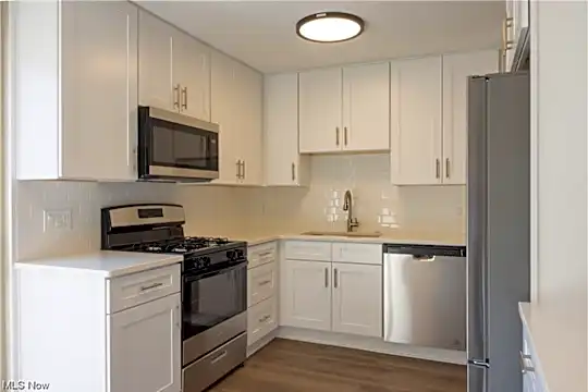 993 Cornell Ct Photo 2