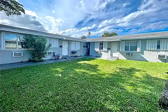 7551 Venetian St #4 Photo 1