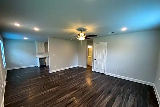 3500 Pace St Photo 2