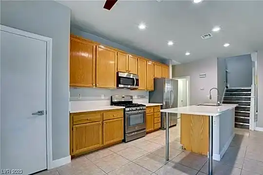 9412 Warm Waters Ave Photo 2