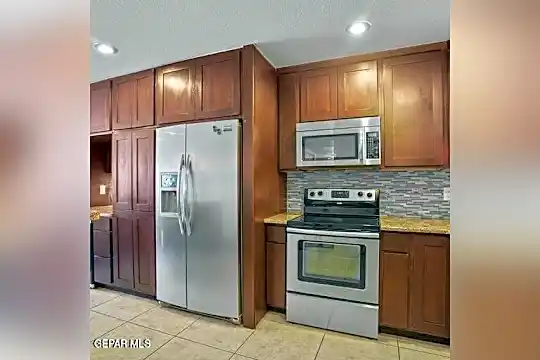 4433 N Stanton St #A-201 Photo 2