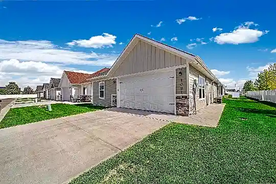 1091 Cottage Rd Photo 2