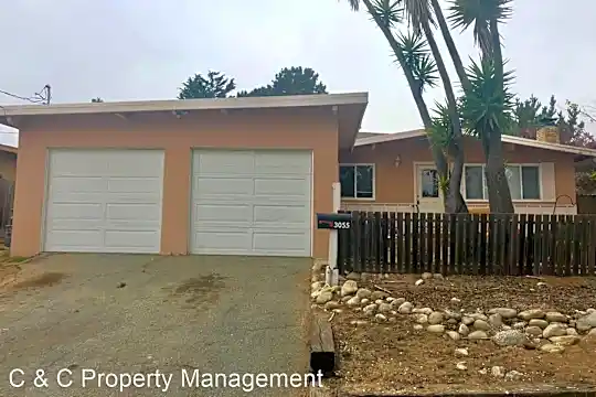 3055 Redwood Dr Photo 1