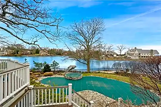 835 Taylors Ln Photo 1