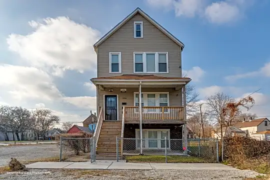 Houses for rent near 87Th St. METRA Chicago IL Rent