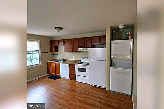39 Hunt Ave #1 Photo 2