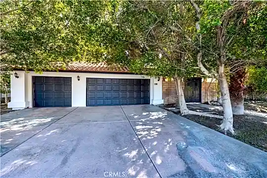 2900 N Cypress Rd Photo 2