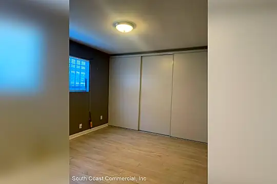 4352 Marlborough Ave Photo 2