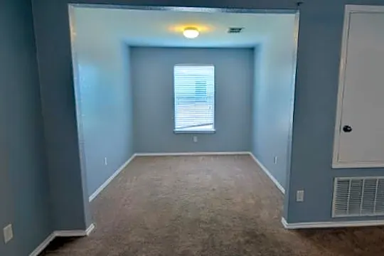 490 Walnut Crest Photo 2