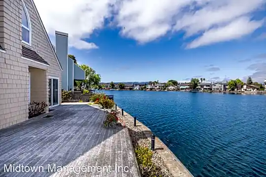 652 Greenwich Ln Photo 1