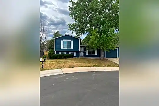 9512 Garland Ct Photo 2