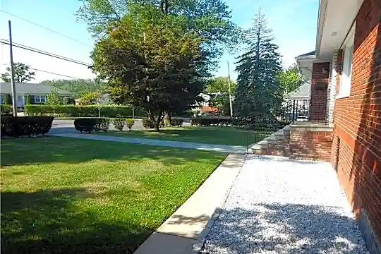 105 Jackson Ave Photo 2