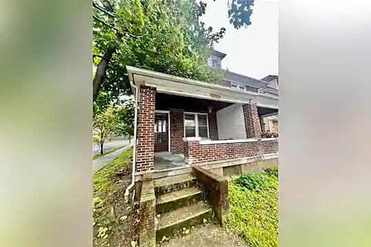 2400 Forest St Photo 1