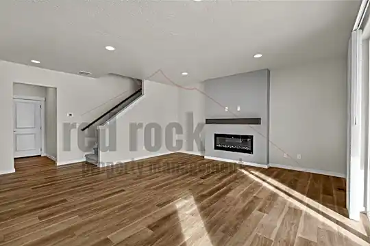 1206 N Tschirley St Photo 2