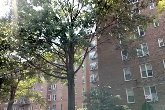 Kings Oaks Terrace Cooperative Photo 1