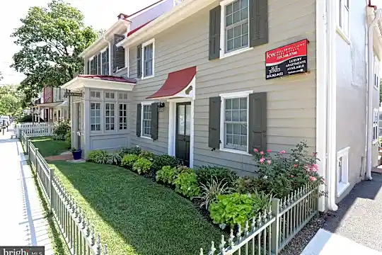 112 E State St #1 Photo 1
