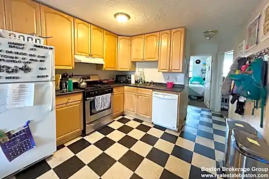 90 Hammond St Photo 1