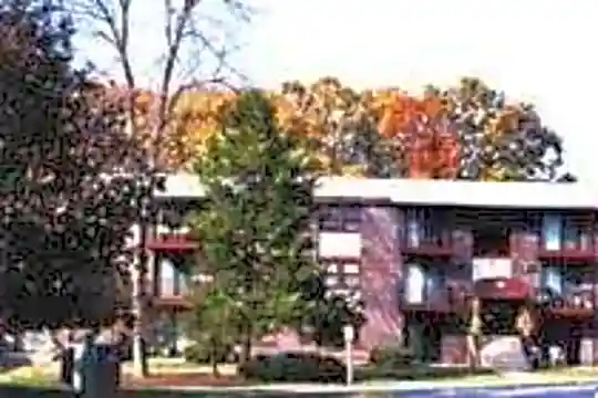Spruce Knoll Apartments Photo 1